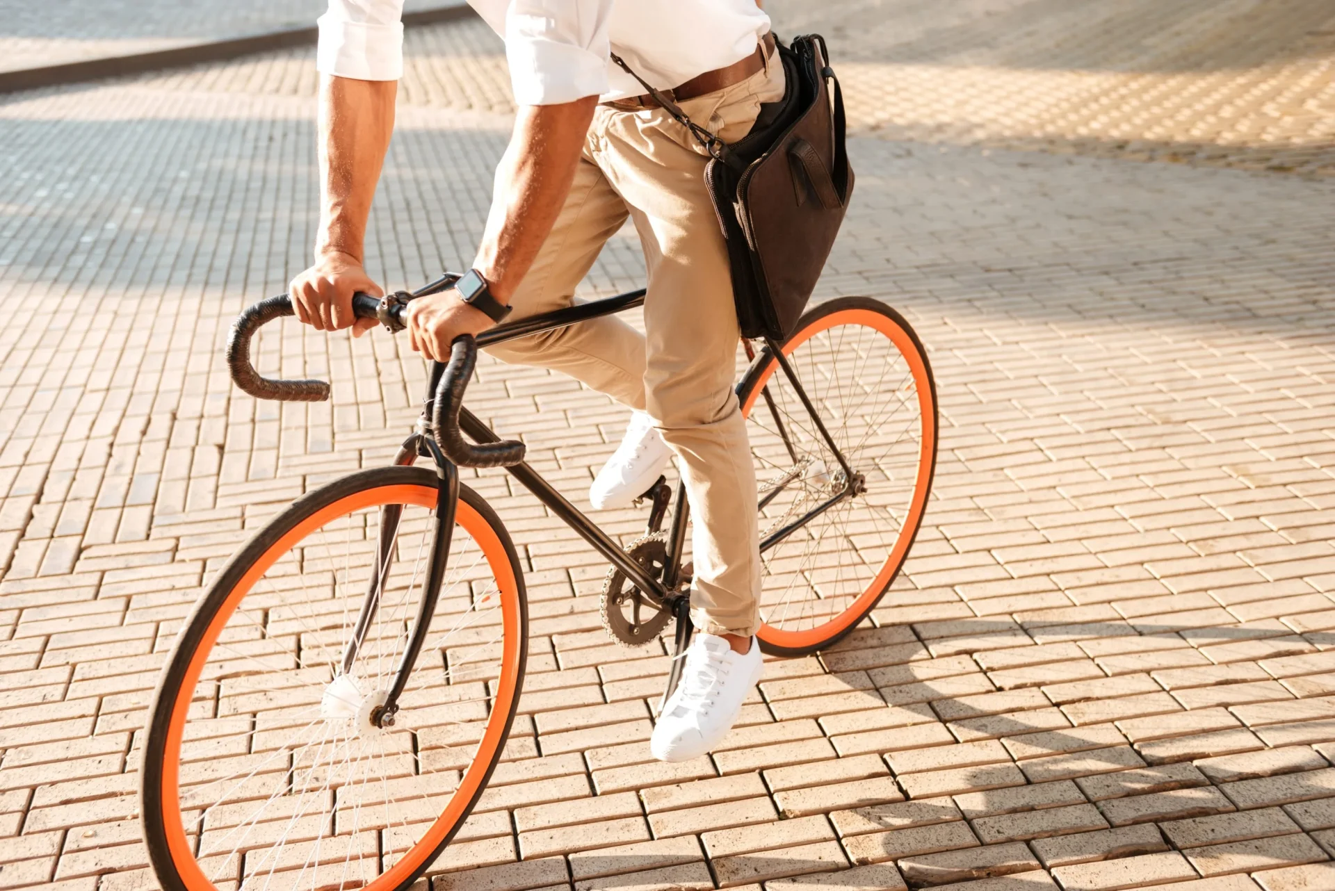 Mann auf einem Rennvelo